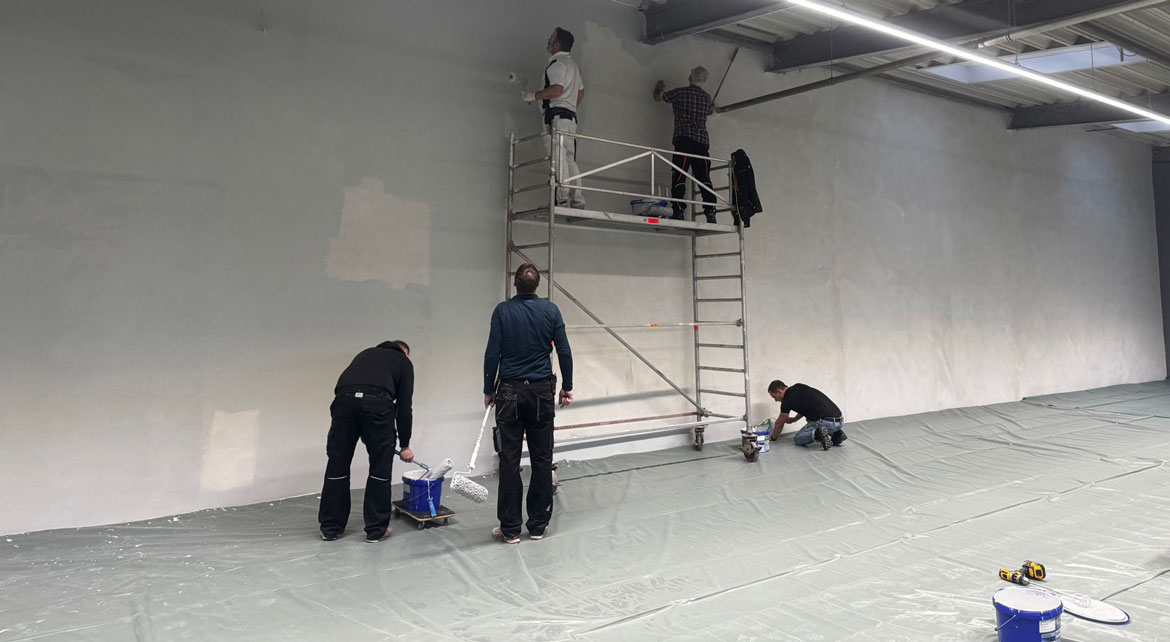 Malern und Putzen in der Halle